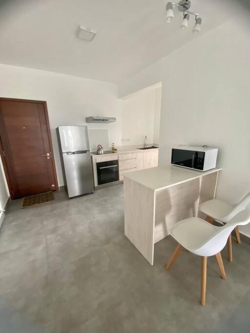 Sandstone Apartment A Walk To The Beach Flic-en-Flacq Exterior foto
